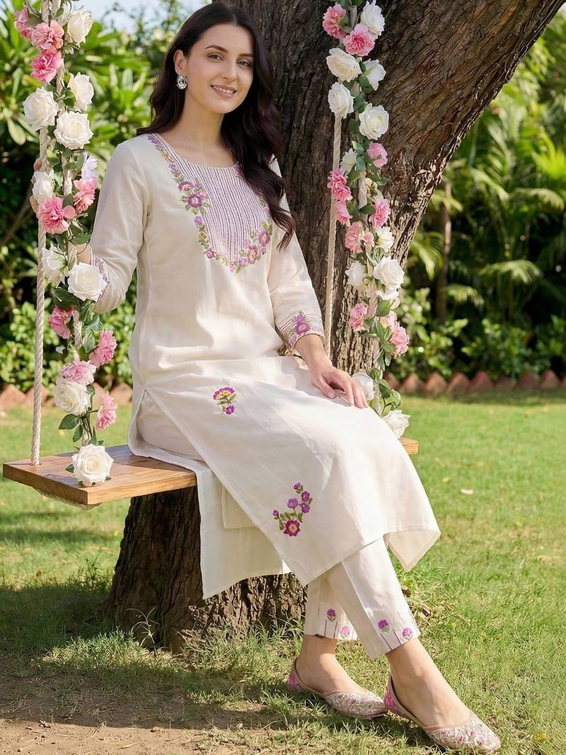 Women Floral Embroidered Regular Thread Work Kurta with Trousers