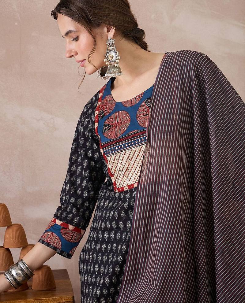 Women Ethnic Motifs Printed Regular  Cotton Kurta with Trousers & With Dupatta