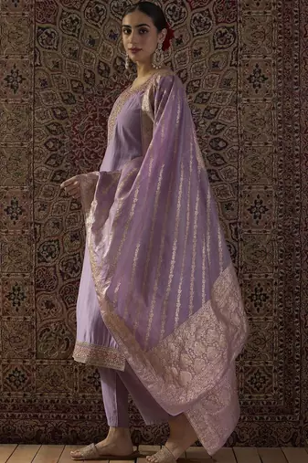 Ethnic Motifs Embroidered Thread Work Straight Kurta With Trousers & Dupatta