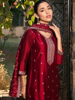 Ethnic Motifs Embroidered V-Neck Thread Work Kurta with Trousers & Dupatta 2