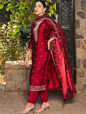 Ethnic Motifs Embroidered V-Neck Thread Work Kurta with Trousers & Dupatta 3