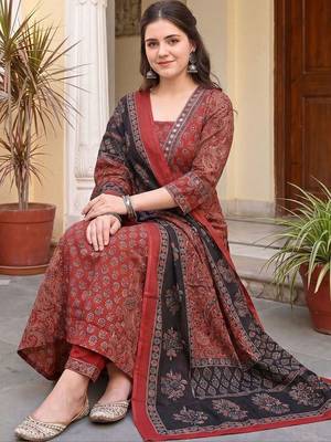 Women Ethnic Motifs Printed Regular Mirror Work  Cotton Kurta with Trousers & With Dupatta 2