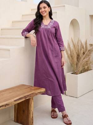 Women Ethnic Motifs Embroidered Regular Thread Work  Cotton Kurta with Trousers 1