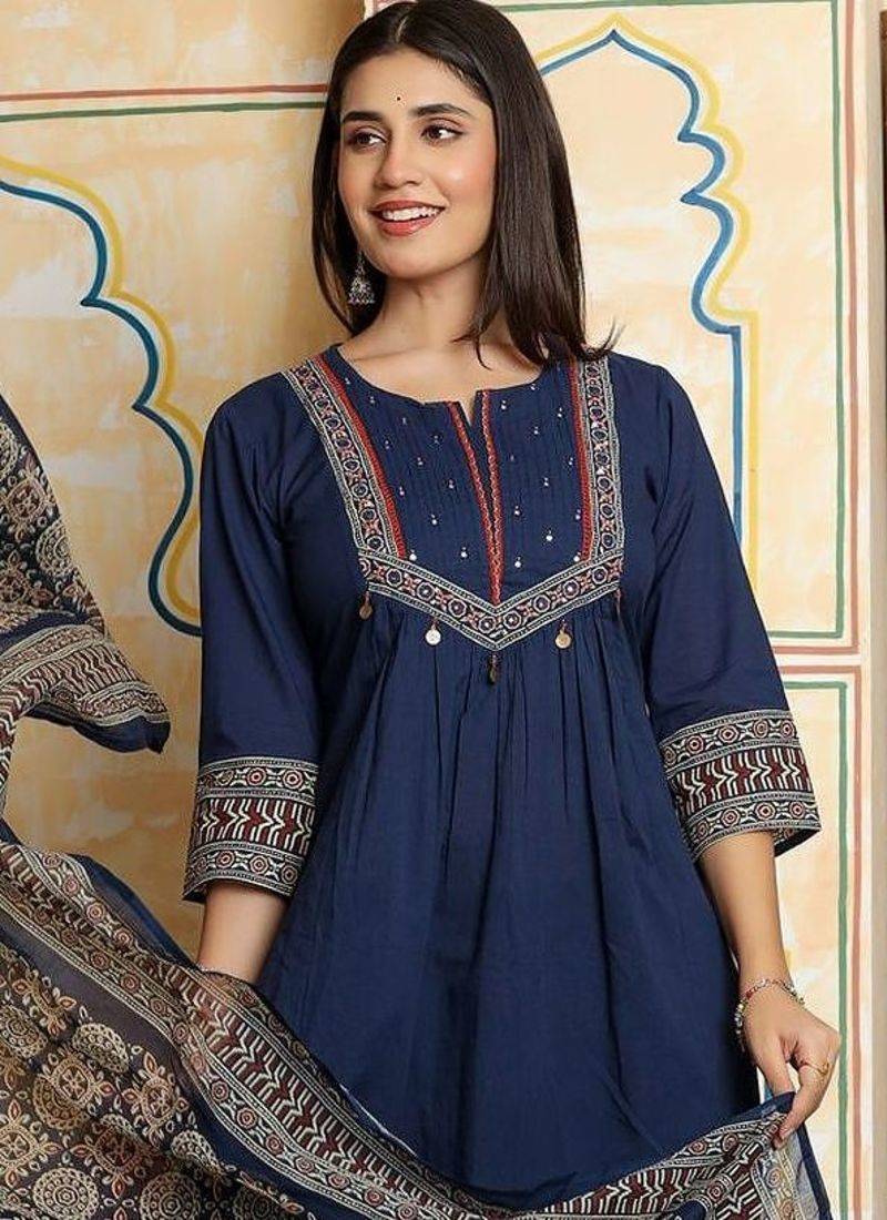 Women Ethnic Motifs Regular Thread Work  Cotton Kurta with Trousers & With Dupatta