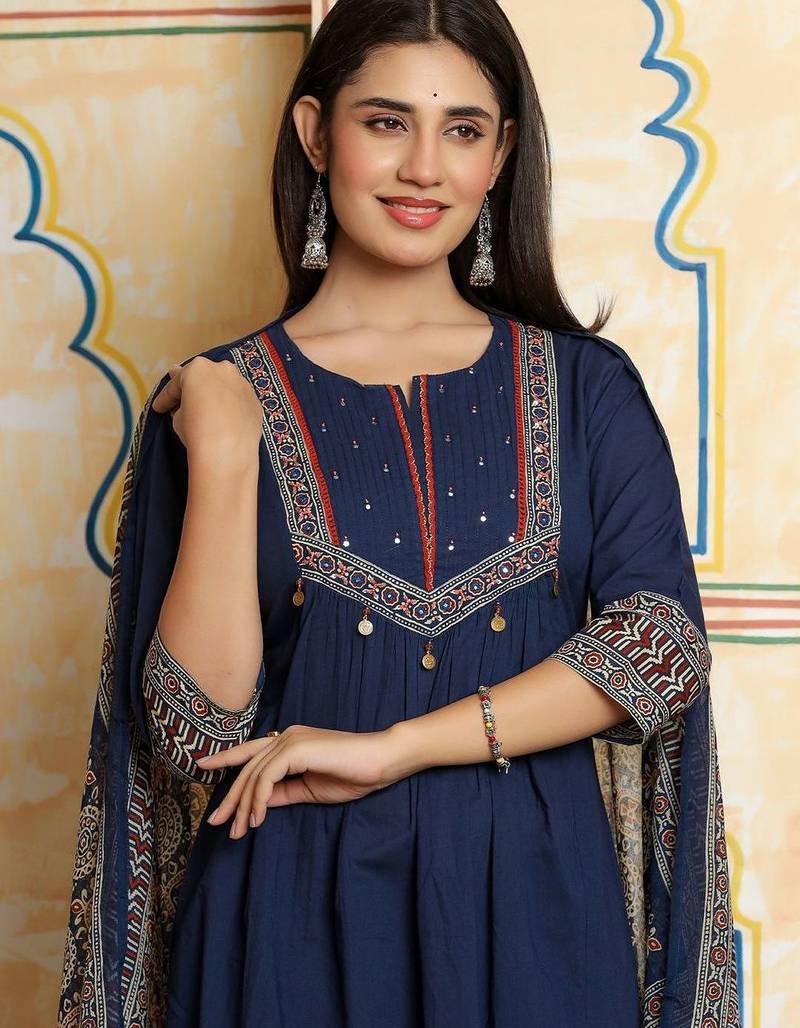 Women Ethnic Motifs Regular Thread Work  Cotton Kurta with Trousers & With Dupatta
