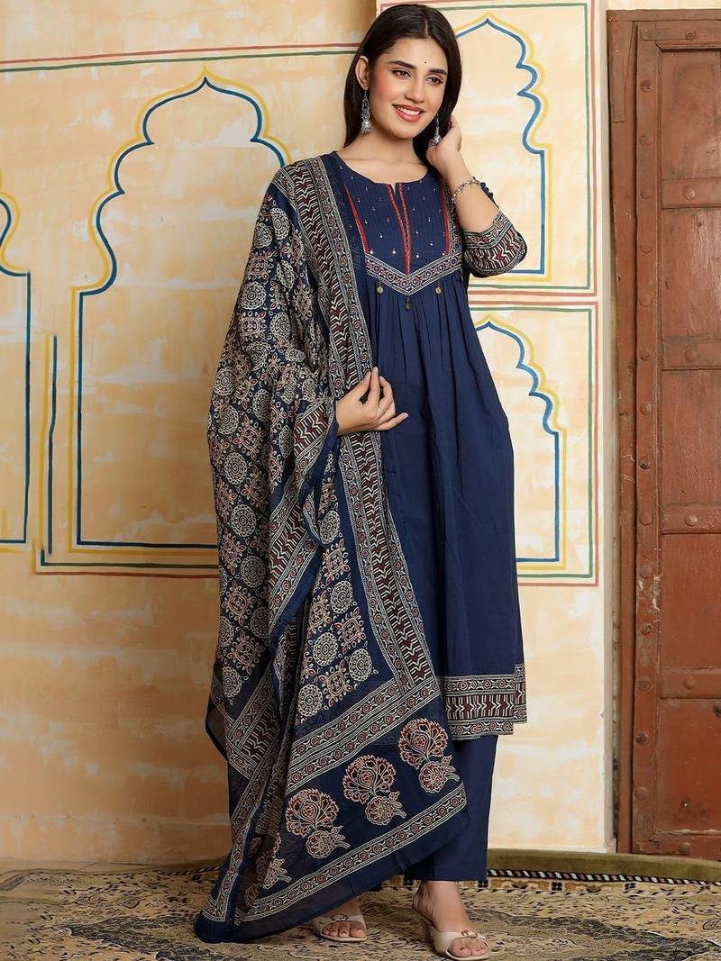 Women Ethnic Motifs Regular Thread Work  Cotton Kurta with Trousers & With Dupatta