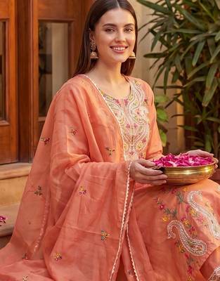 Women Ethnic Motifs Embroidered Regular Thread Work Kurta with Trousers & With Dupatta 4