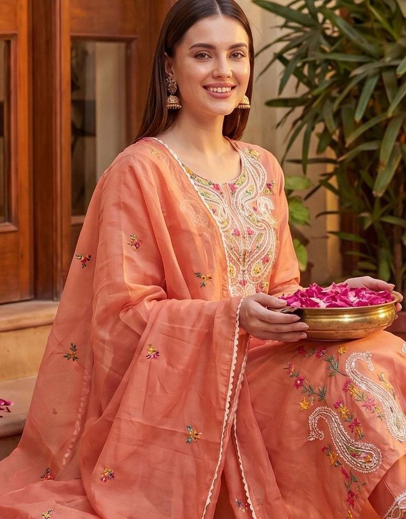Women Ethnic Motifs Embroidered Regular Thread Work Kurta with Trousers & With Dupatta