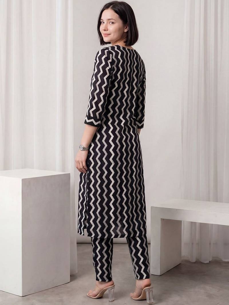 Women Printed Regular  Cotton Kurta with Trousers