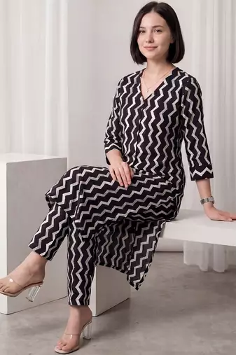 Women Printed Regular Pure Cotton Kurta with Trousers