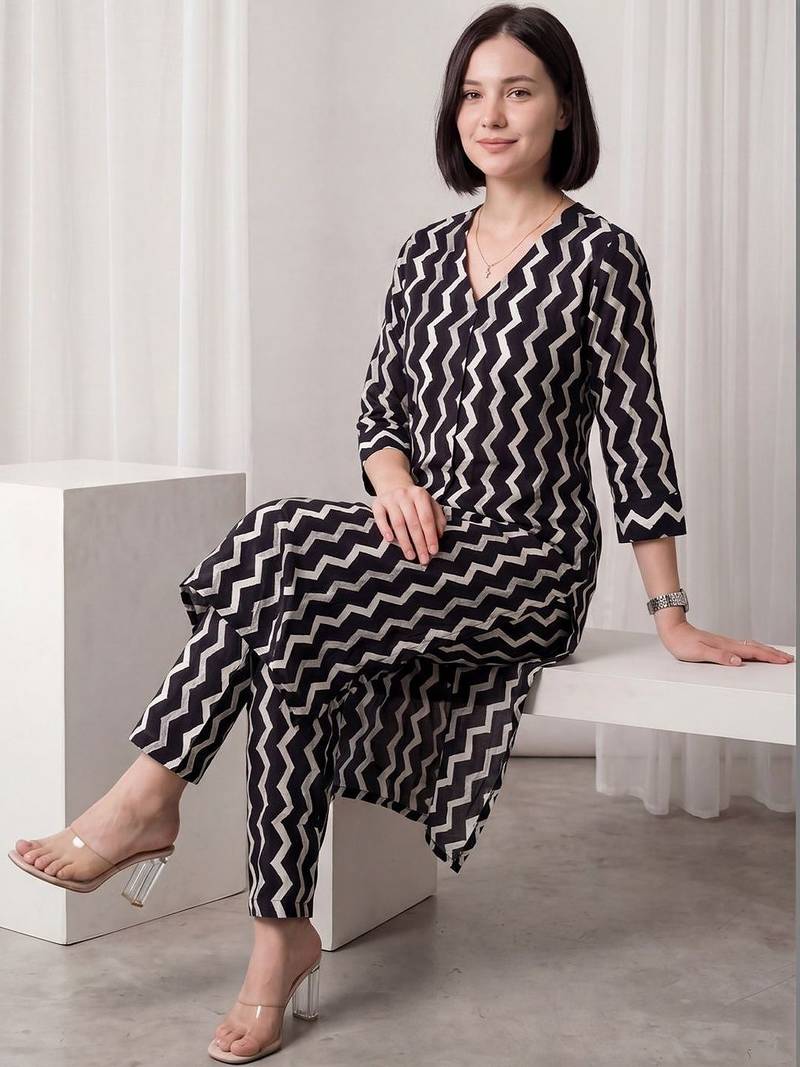 Women Printed Regular  Cotton Kurta with Trousers