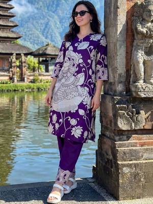 Ethnic Motifs Printed V-Neck  Cotton Kurta with Trousers 1