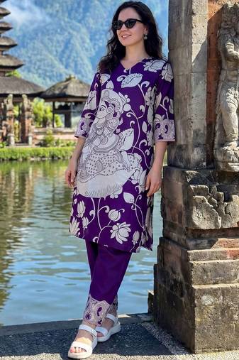 Ethnic Motifs Printed V-Neck Cotton Kurta with Trousers