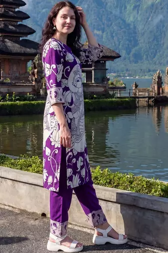 Ethnic Motifs Printed V-Neck  Cotton Kurta with Trousers