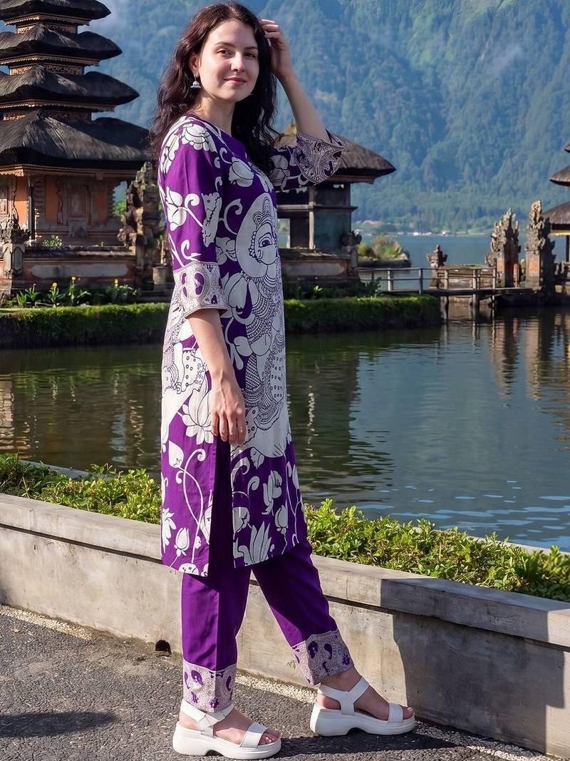 Ethnic Motifs Printed V-Neck  Cotton Kurta with Trousers