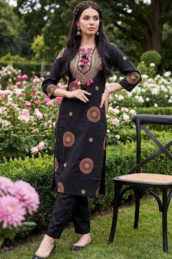 Women Ethnic Motifs Embroidered Thread Work Cotton Kurta with Trousers