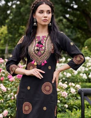 Women Ethnic Motifs Embroidered Regular Thread Work  Cotton Kurta with Trousers 3