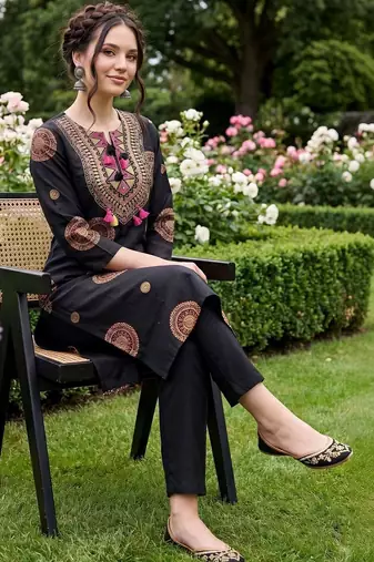 Women Ethnic Motifs Embroidered Regular Thread Work  Cotton Kurta with Trousers