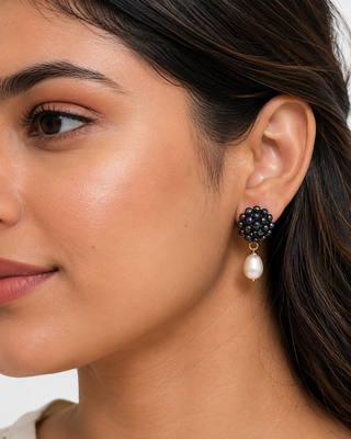 Black & white freshwater pearl cluster drop stud earrings 1