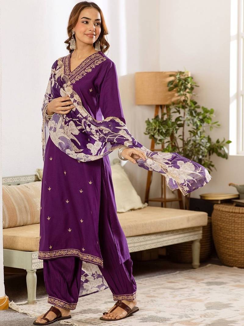 Women Ethnic Motifs Embroidered Regular Thread Work Kurta with Patiala & With Dupatta
