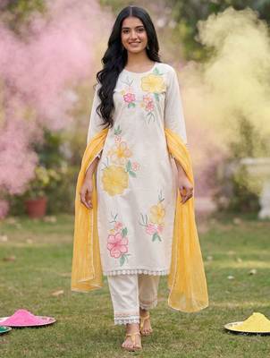 Women Floral Embroidered Regular Thread Work Kurta with Trousers & With Dupatta 1