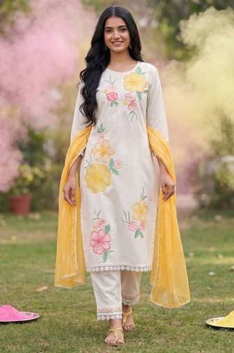 Women Floral Embroidered Thread Work Kurta with Trousers & With Dupatta