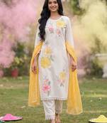 Women Floral Embroidered Regular Thread Work Kurta with Trousers & With Dupatta