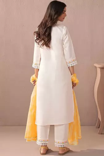 Women Floral Embroidered Regular Thread Work Kurta with Trousers & With Dupatta