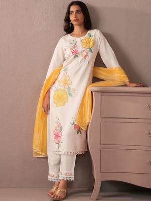 Women Floral Embroidered Regular Thread Work Kurta with Trousers & With Dupatta 5