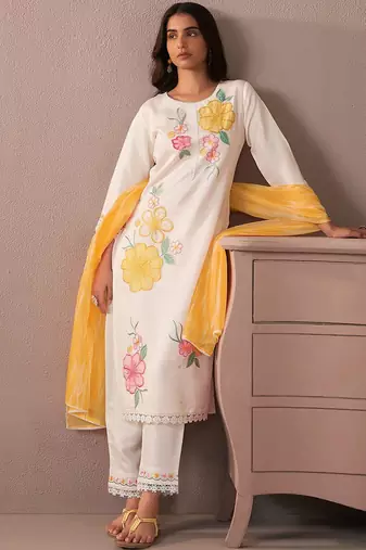 Women Floral Embroidered Regular Thread Work Kurta with Trousers & With Dupatta