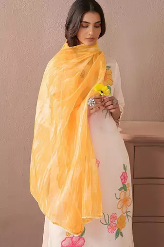 Women Floral Embroidered Regular Thread Work Kurta with Trousers & With Dupatta