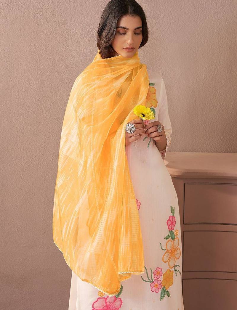 Women Floral Embroidered Regular Thread Work Kurta with Trousers & With Dupatta