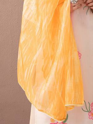 Women Floral Embroidered Regular Thread Work Kurta with Trousers & With Dupatta 7