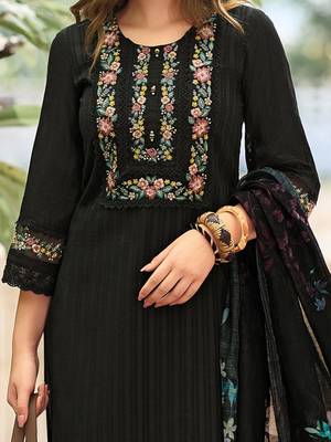 Women Floral Regular Thread Work Linen Kurta with Trousers & With Dupatta 3