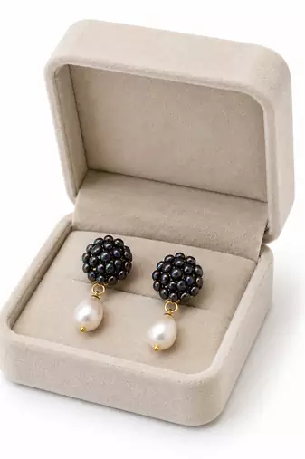 Black & white freshwater pearl cluster drop stud earrings
