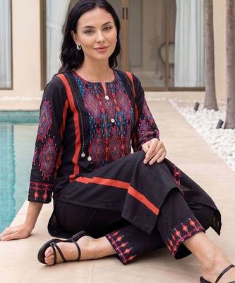 Women Printed Regular  Cotton Kurta with Trousers 1