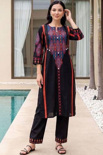 Women Printed Cotton Kurta with Trousers