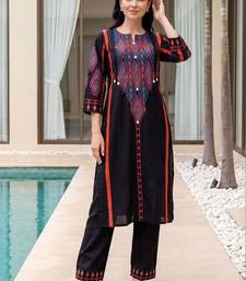 Women Printed Cotton Kurta with Trousers