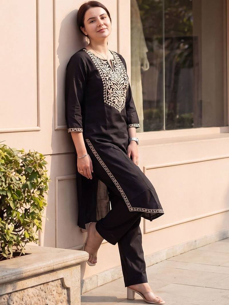 Women Ethnic Motifs Embroidered Regular Thread Work  Cotton Kurta with Trousers
