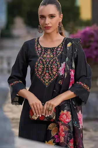 Floral Embroidered Regular Thread Work Pure Cotton Straight Kurta Set