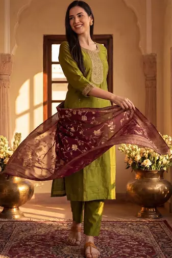 Women Ethnic Motifs Embroidered Regular Thread Work Kurta with Trousers & With Dupatta