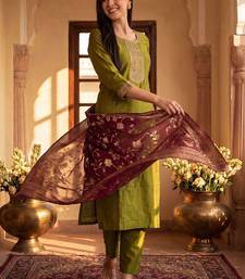 Women Ethnic Motifs Embroidered Thread Work Kurta with Trousers & With Dupatta
