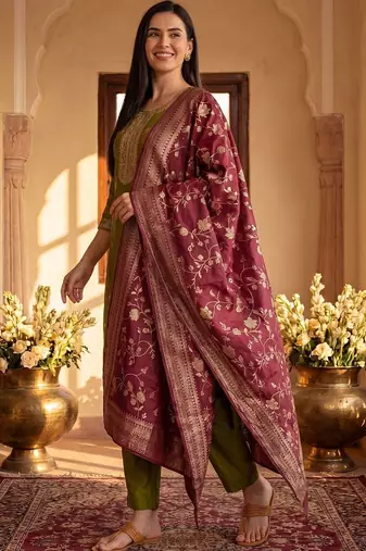 Women Ethnic Motifs Embroidered Regular Thread Work Kurta with Trousers & With Dupatta