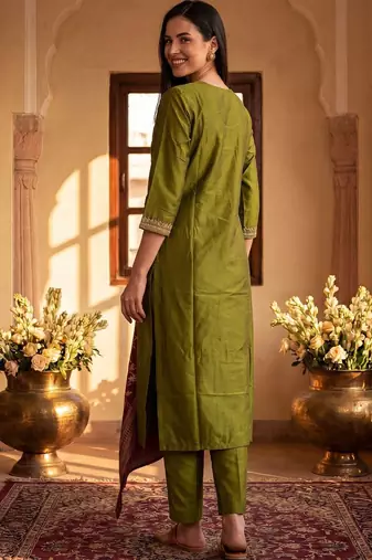 Women Ethnic Motifs Embroidered Regular Thread Work Kurta with Trousers & With Dupatta