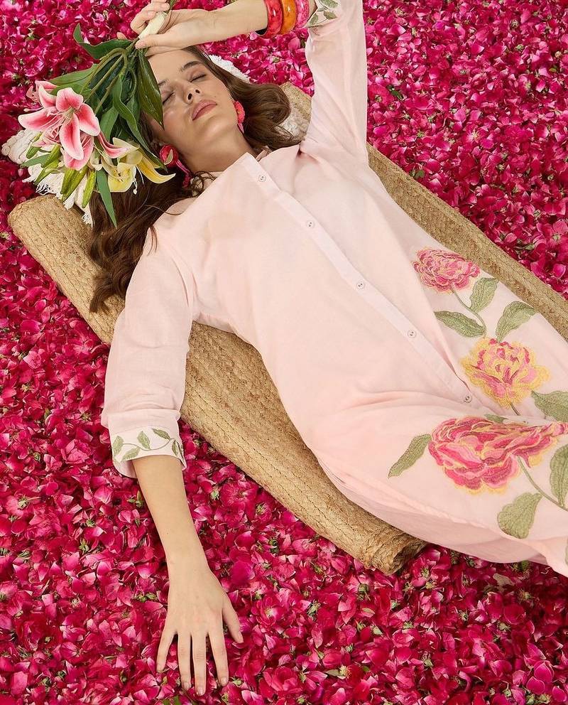 Women Floral Embroidered Regular Thread Work  Cotton Kurta with Trousers