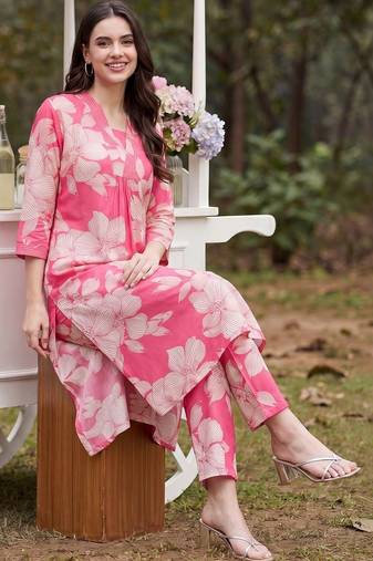 Women Floral Printed Kurta with Trousers
