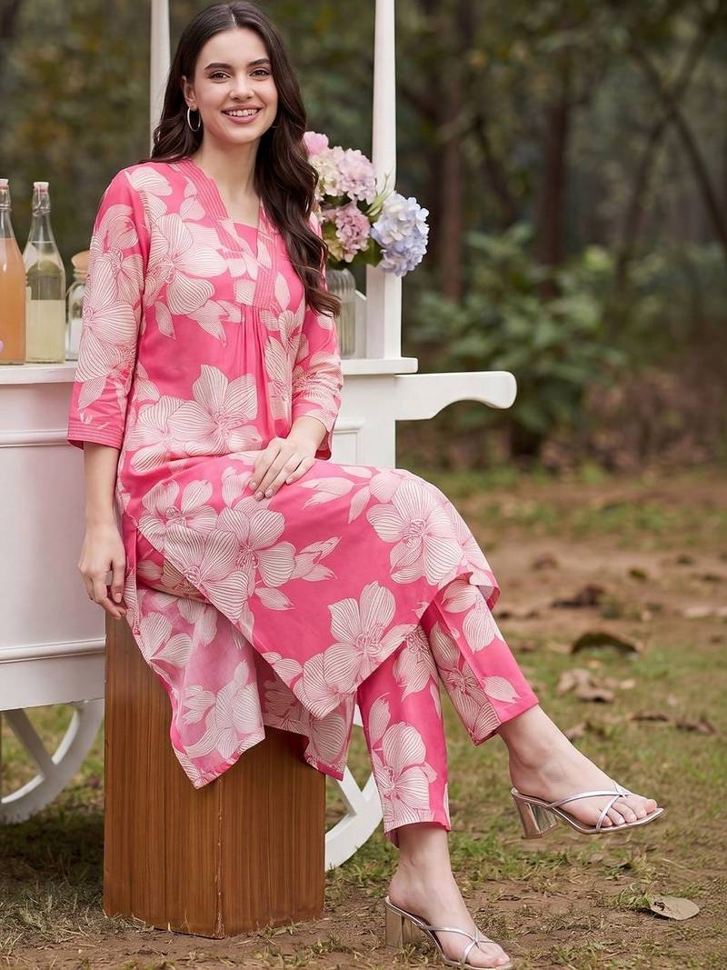 Women Floral Printed Regular Kurta with Trousers