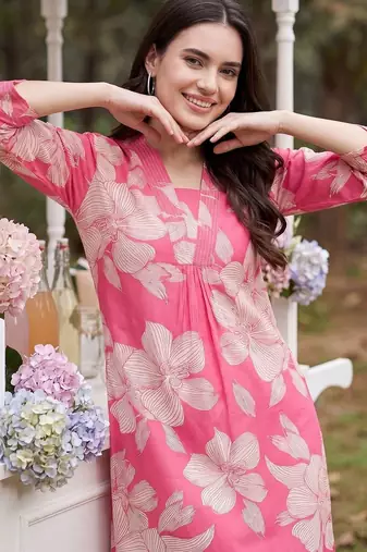 Women Floral Printed Regular Kurta with Trousers