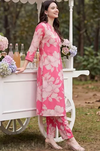 Women Floral Printed Regular Kurta with Trousers
