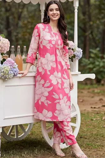 Women Floral Printed Regular Kurta with Trousers